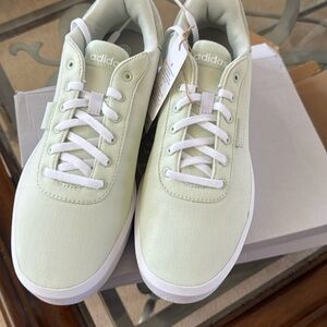 adidas Court Platform CLN Shoes Women's, Green, Size 9.5 Brand new